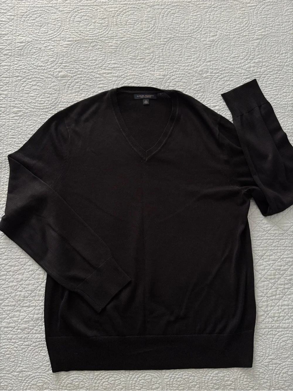 Banana Republic silk and cashmere v-neck sweater. Size medium.